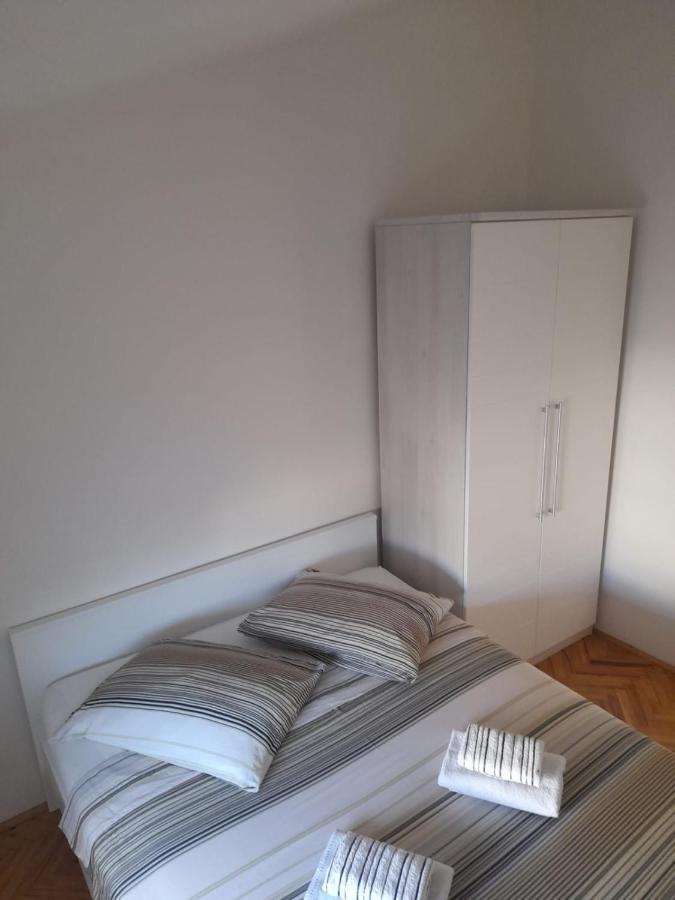 Apartman Lugovic 시베니크 외부 사진
