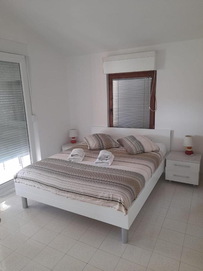 Apartman Lugovic 시베니크 외부 사진