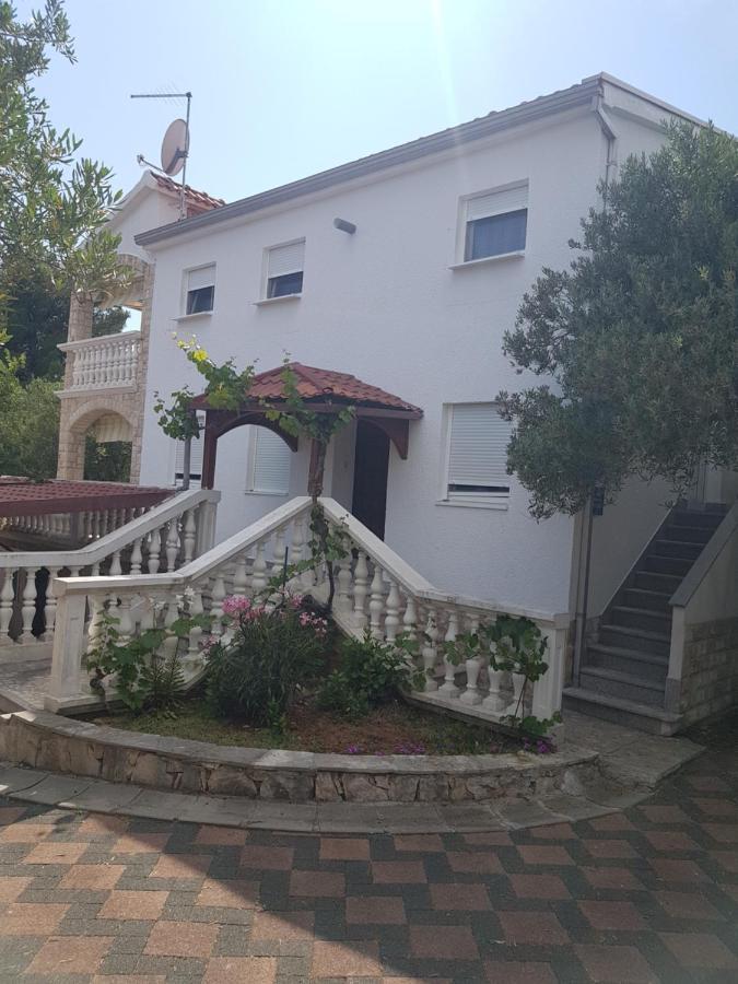 Apartman Lugovic 시베니크 외부 사진
