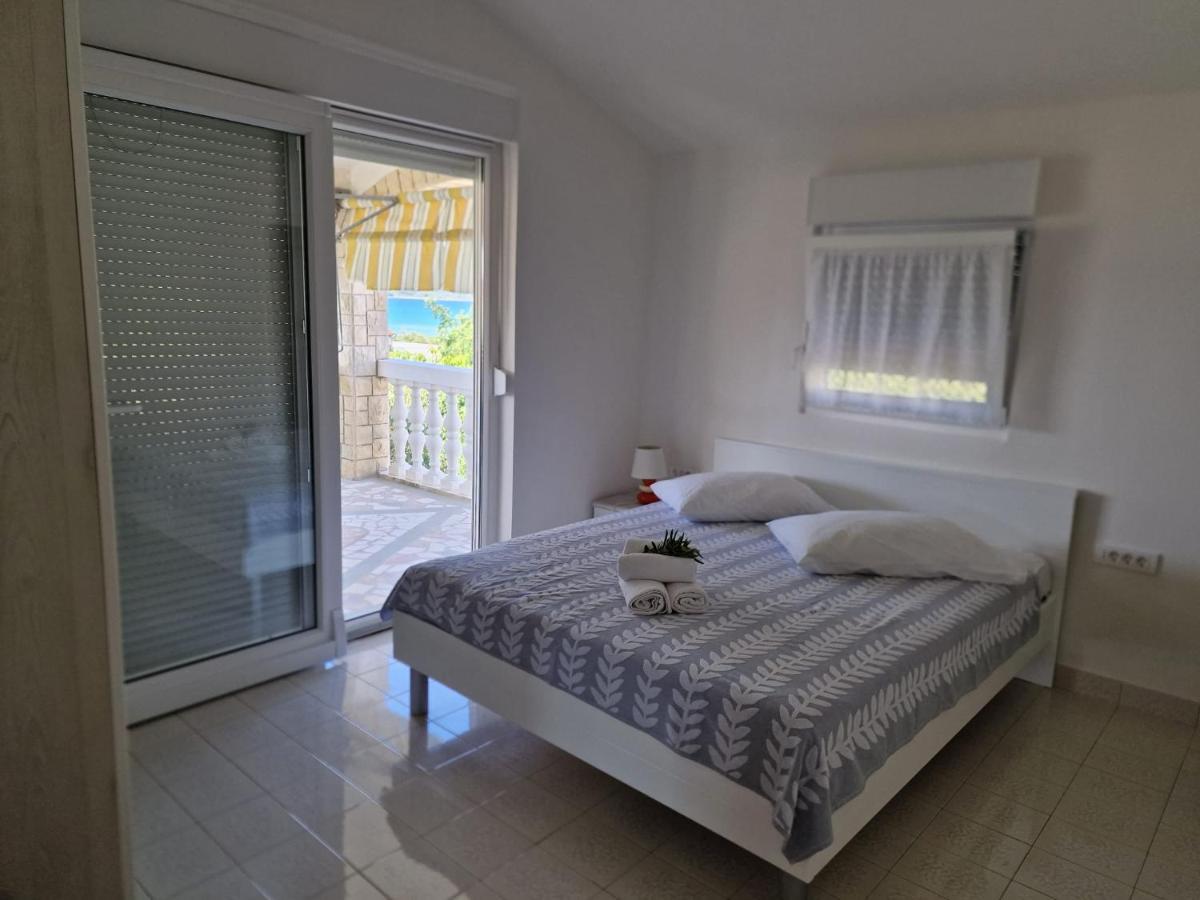 Apartman Lugovic 시베니크 외부 사진