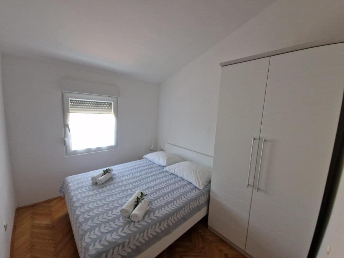 Apartman Lugovic 시베니크 외부 사진