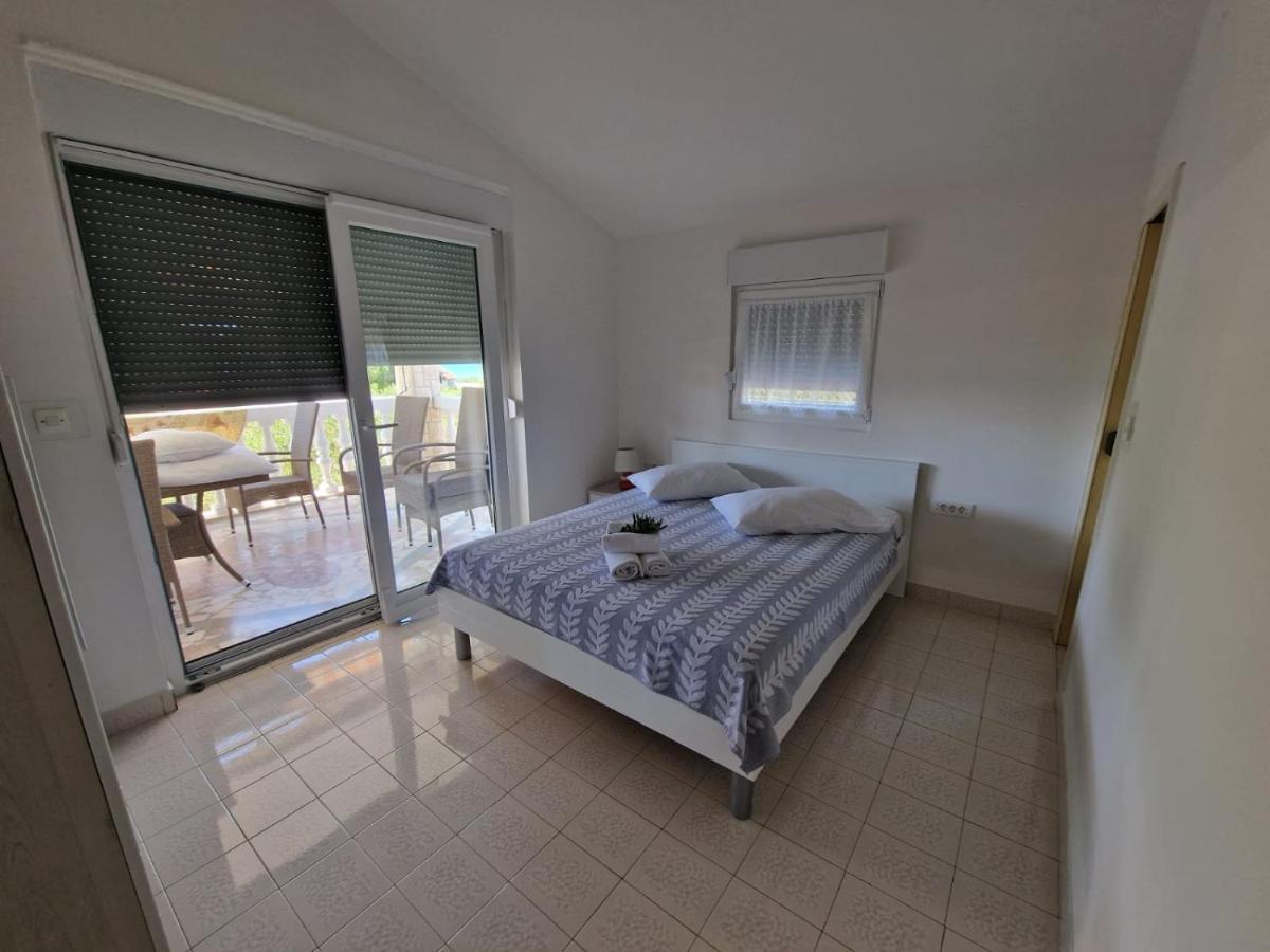 Apartman Lugovic 시베니크 외부 사진